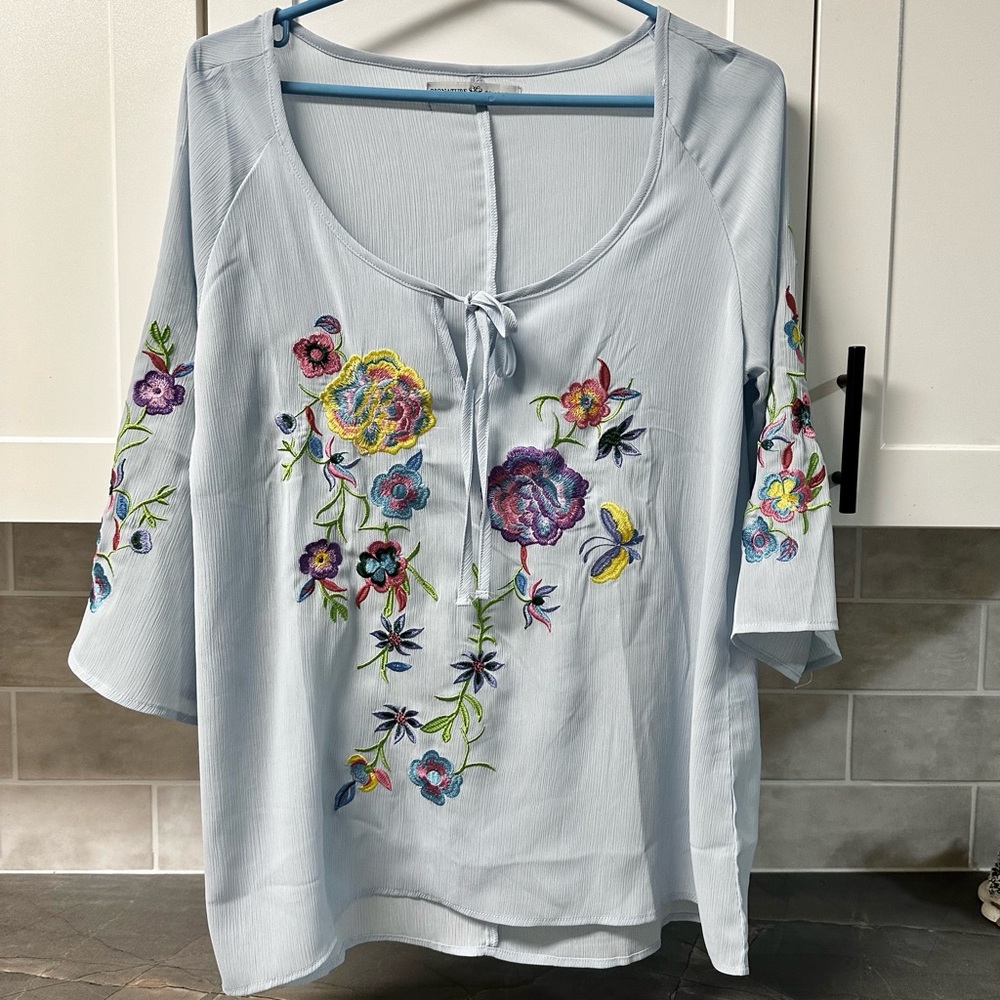 Floral Embroidered Semi Sheer Tie Front 3/4 Sleeve Blouse M